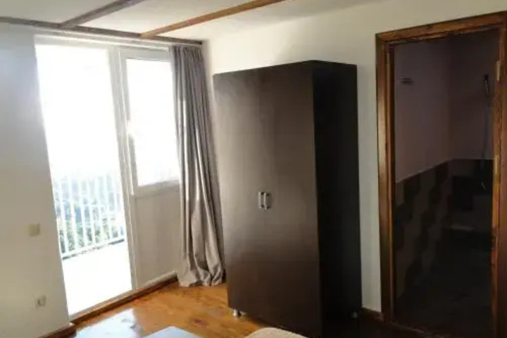 Room 6 of 13
