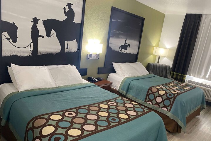 2 Queen Beds (6 of 7)