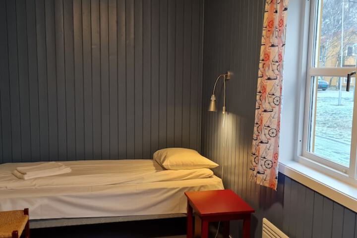 Room 9 of 94