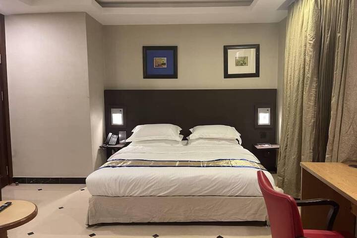 Room 12 of 114