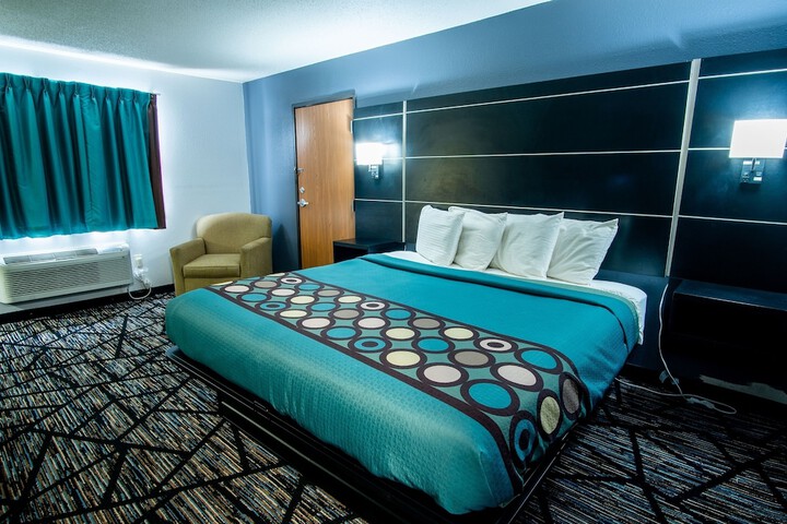 1 King Bed (7 of 17)
