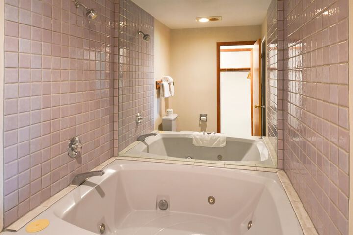Jetted Tub Suite 1 King Bed (1 of 11)