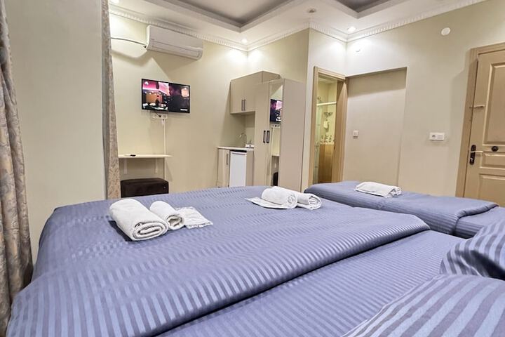 Room 10 of 90