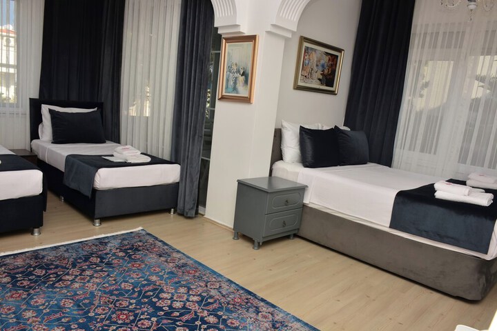 Room 15 of 48