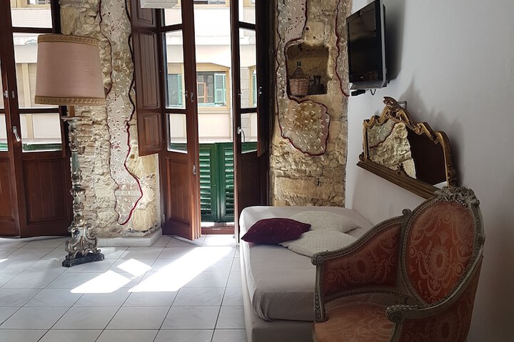 Room 8 of 42