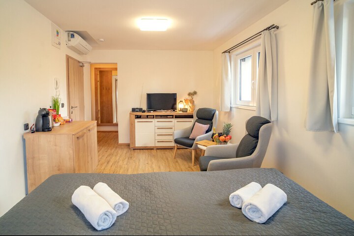 Room 27 of 100