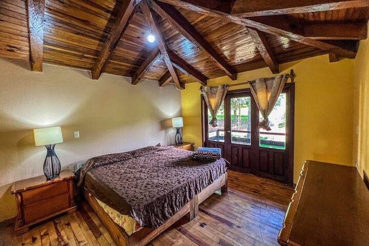 Room 4 of 17