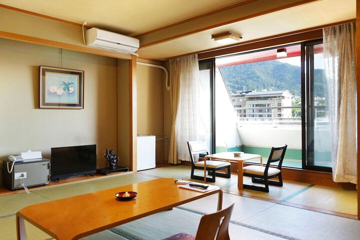 Room 7 of 30
