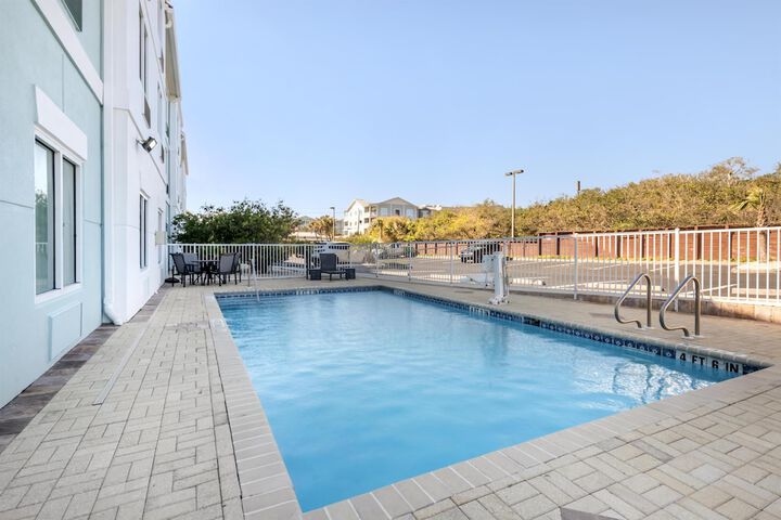 Hotel Pool