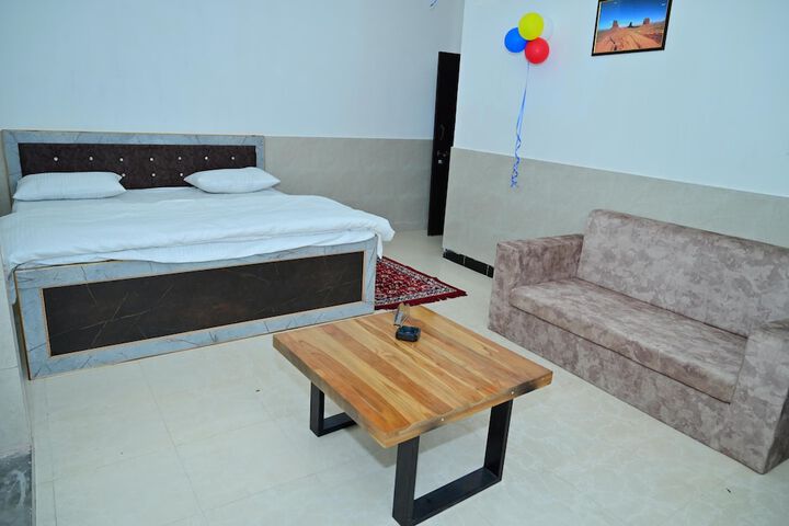 Room 5 of 9