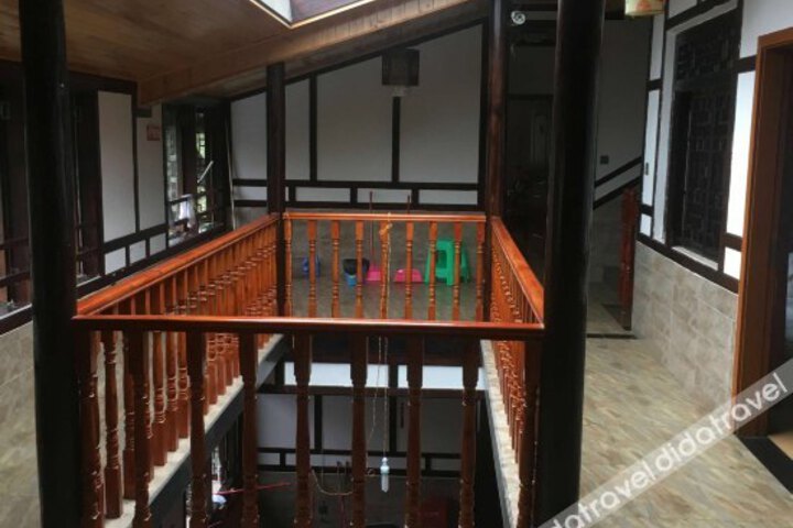 Huanglong Inn