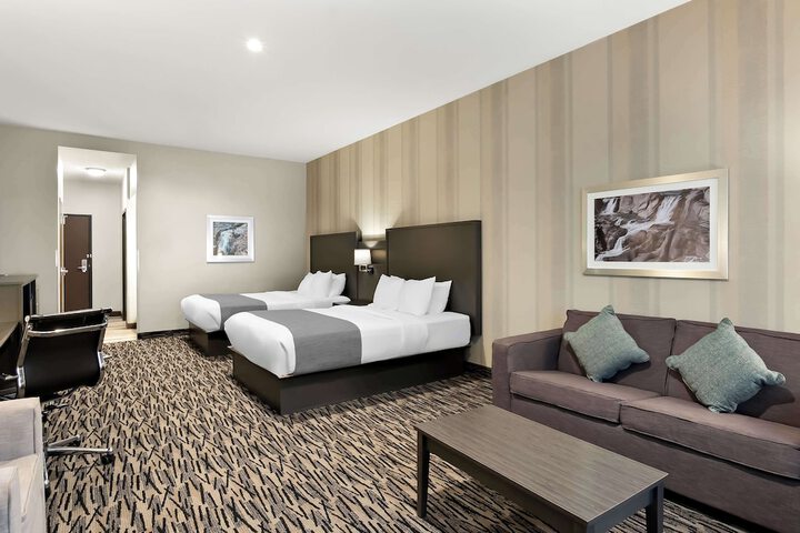 Room 4 of 63