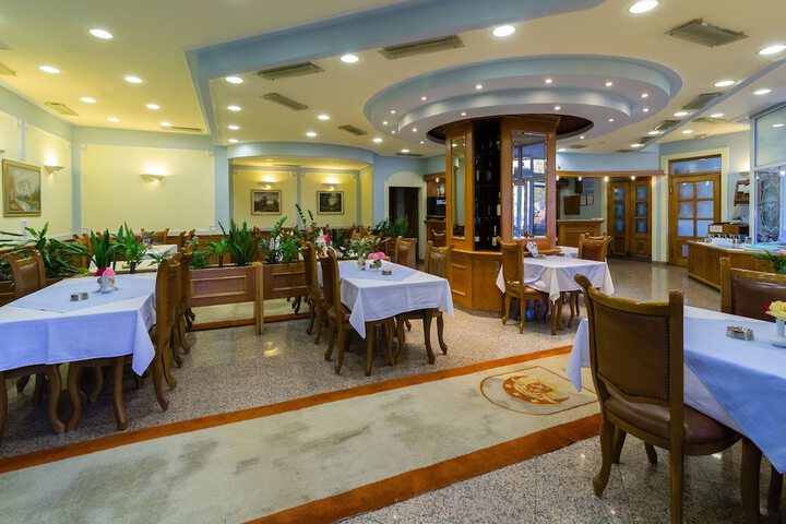 Ballroom/Hall 37 of 41