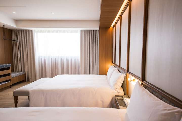Room 121 of 243