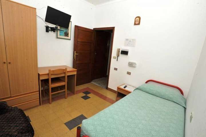 Room 7 of 44