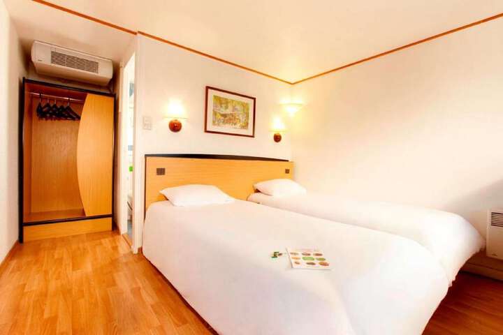 Room 8 of 27
