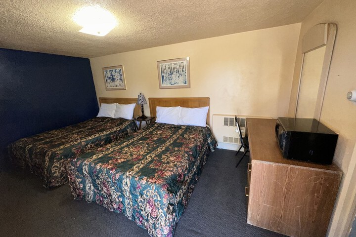 Crestview Motel Inc in Washington, IL