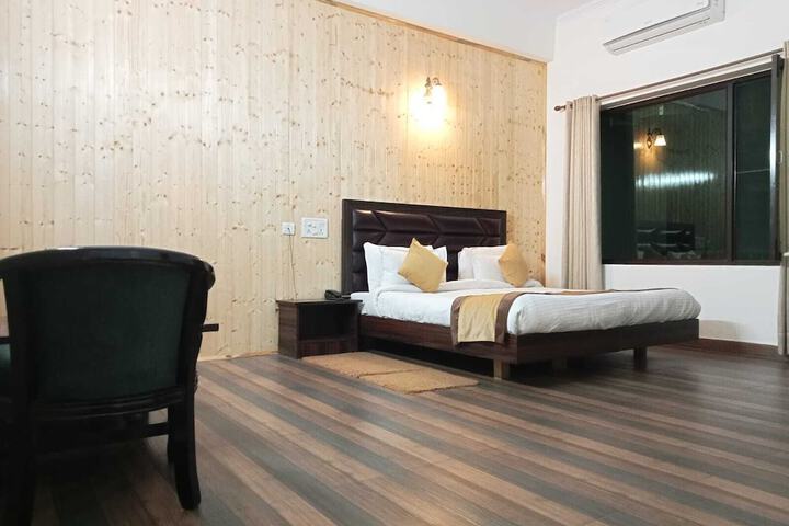 Room 3 of 10