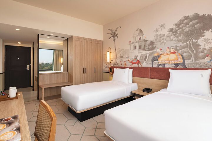 Room 4 of 92