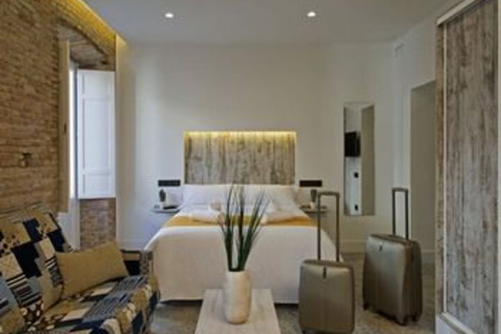 Room 11 of 16