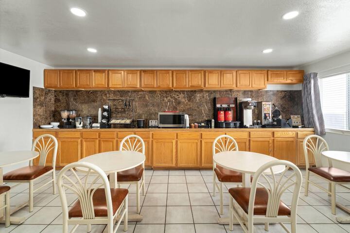 Breakfast/Coffee Service 110 of 119