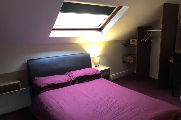 Room 4 of 33