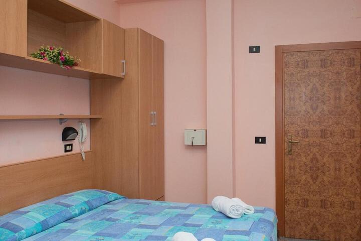 Room 7 of 19