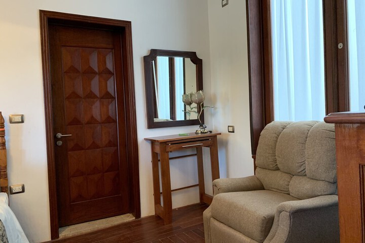 Room 48 of 230