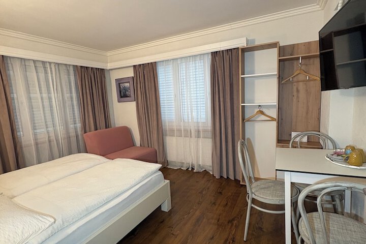Room 107 of 266