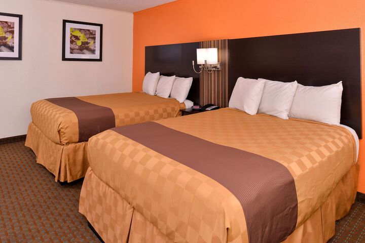 1 Queen Bed (1 of 9)