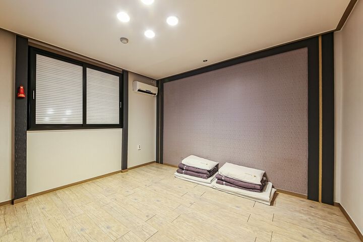Room 3 of 4