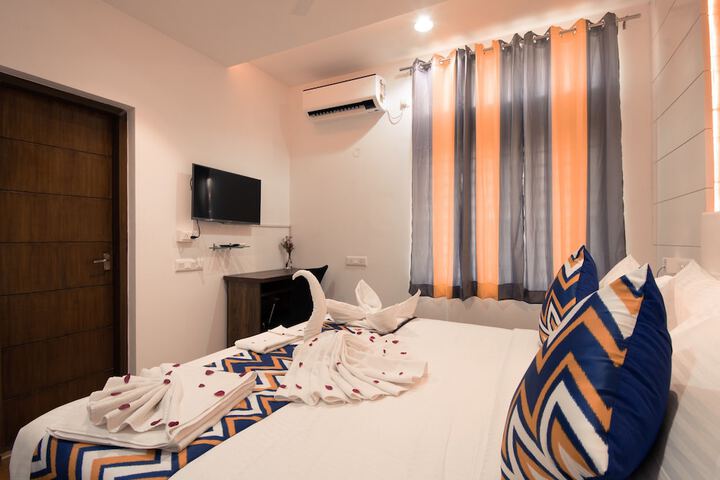 Room 9 of 20