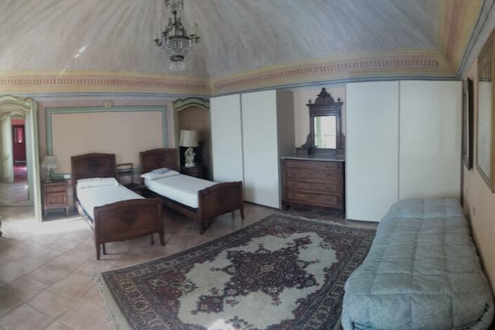 Room 8 of 32