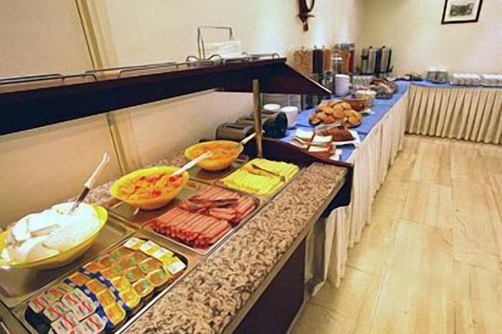 Breakfast/Coffee Service 33 of 48