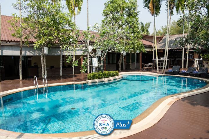 Pools & Facilities