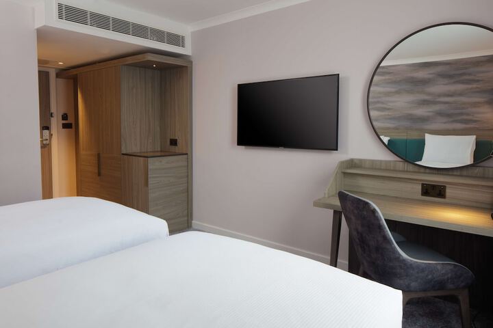 Room 30 of 177