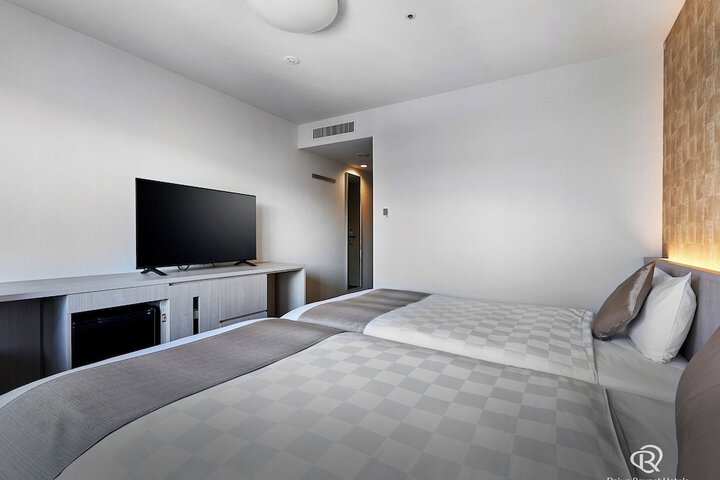 Room 13 of 48