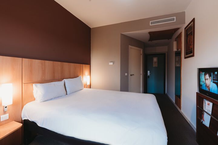 Room 9 of 102