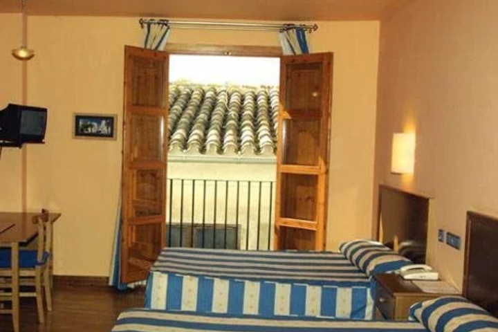 Room 4 of 6