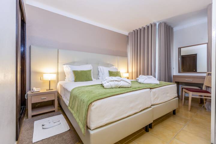 Room 4 of 40