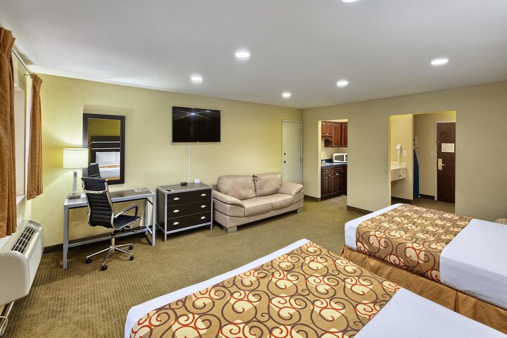 Accessible 1 Queen Bed (3 of 14)