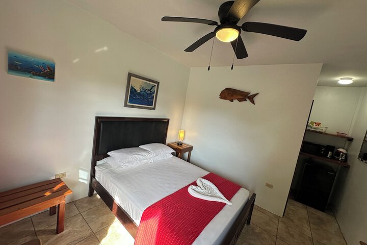 Room 10 of 77