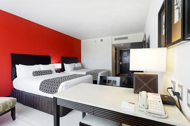 Room 14 of 213