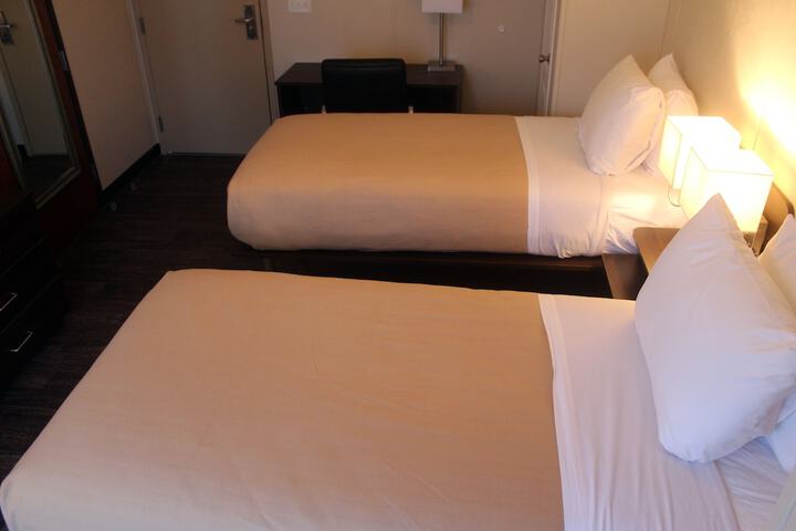 Room 6 of 10