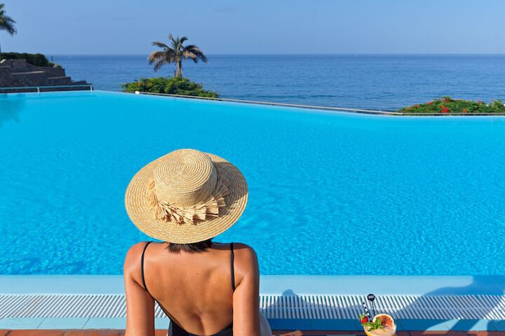 Hotel with Pool