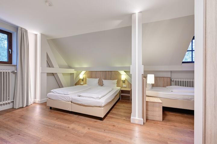 Room 14 of 33
