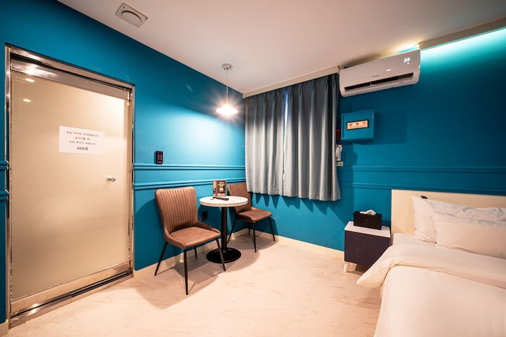 Room 10 of 57