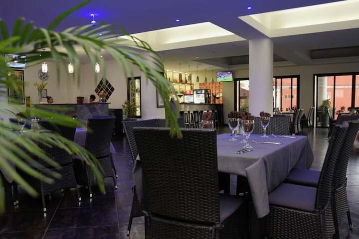 Dining 74 of 90