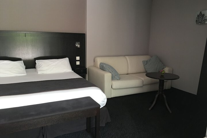 Room 10 of 38