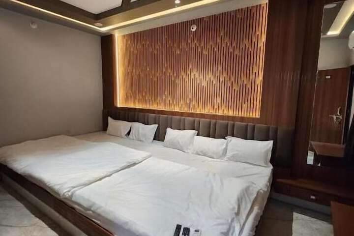 Room 2 of 19